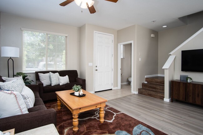 Building Photo - Full Furnished Short or Long-term rental in highly desired neighborhood