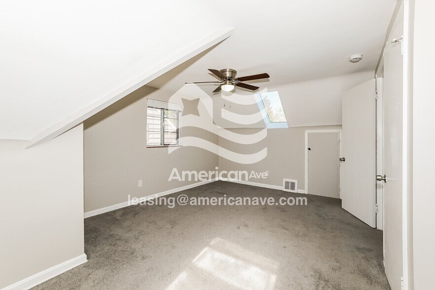 Building Photo - 14212 St James Ave