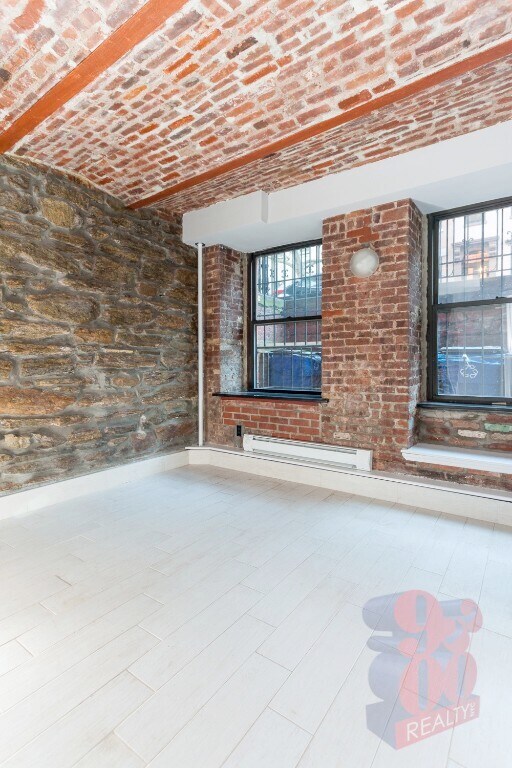 Building Photo - 336 E 18th St