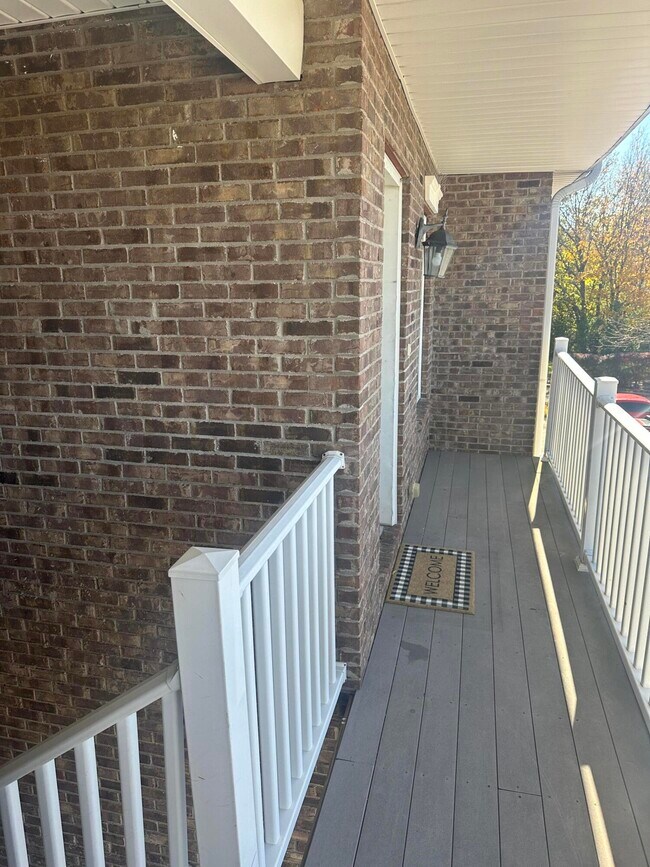 Building Photo - 6 Hudson Hollow Road