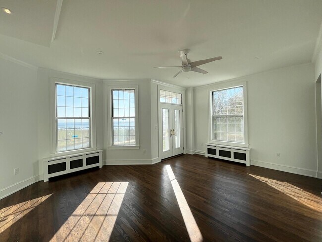 Building Photo - 1228 E Juneau Ave