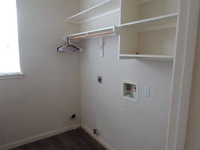 Building Photo - 515 Plantain Ln