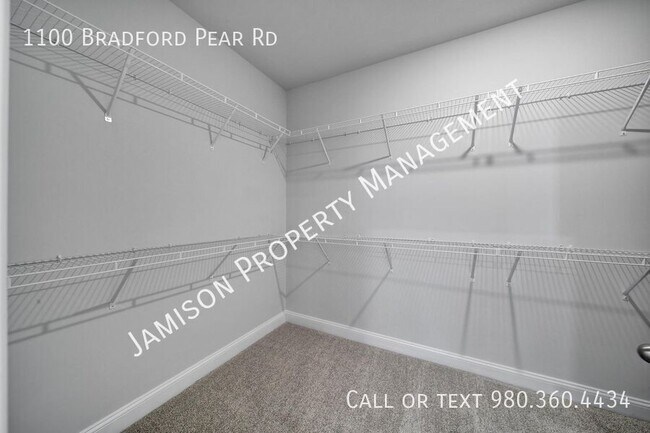 Building Photo - 1100 Bradford Pear Rd