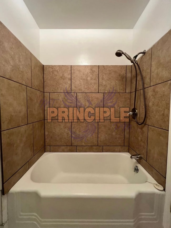 Building Photo - 403-405 1/2 W Granite