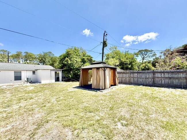 Building Photo - 7071 Bee Ridge Rd