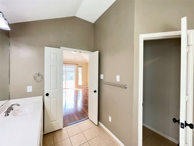 Building Photo - 1602 Lawick Cir