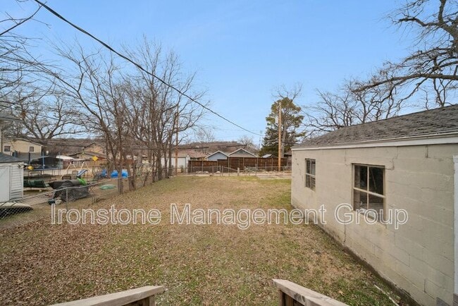 Building Photo - 2119 W 40th St