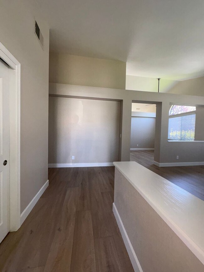 Building Photo - 798 Shannon Dr