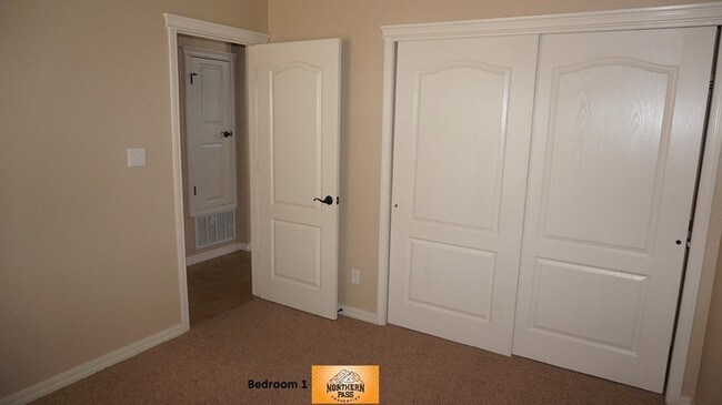 Building Photo - Amazing 3 Bedroom Home in Gated Community!