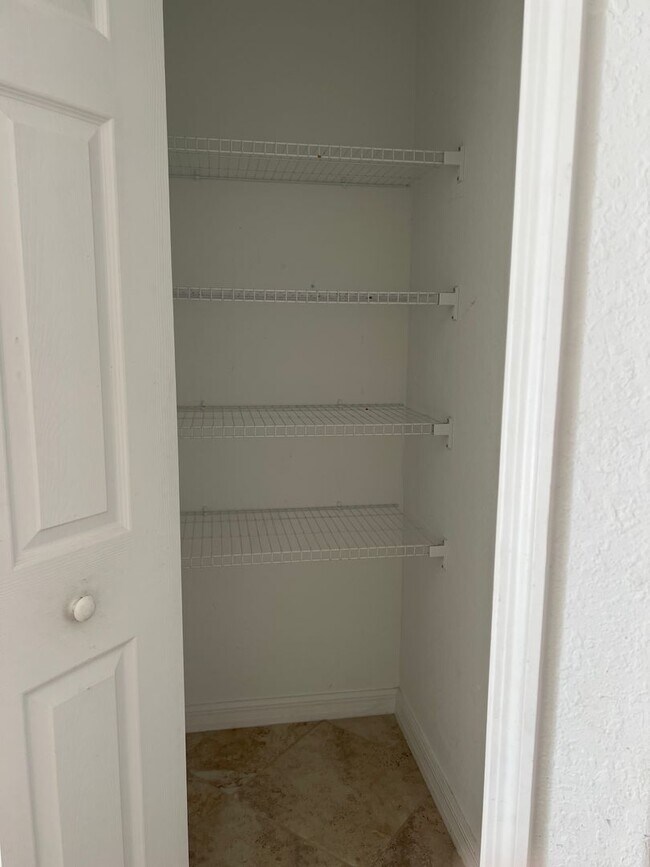 Building Photo - 3BR/2.5BA/1CG Townhome in Gran Paradiso