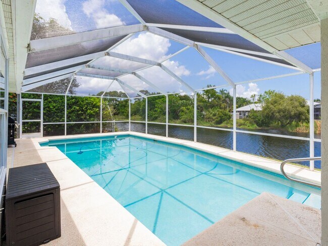 Building Photo - 1123 SW Oak Hollow Ct