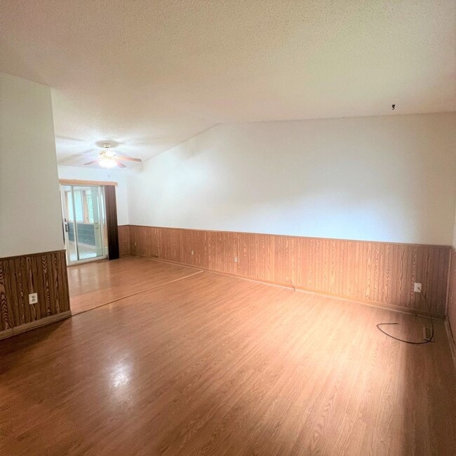 Building Photo - NE Rochester MN 4 Bedroom 2 Full Bathrooms...