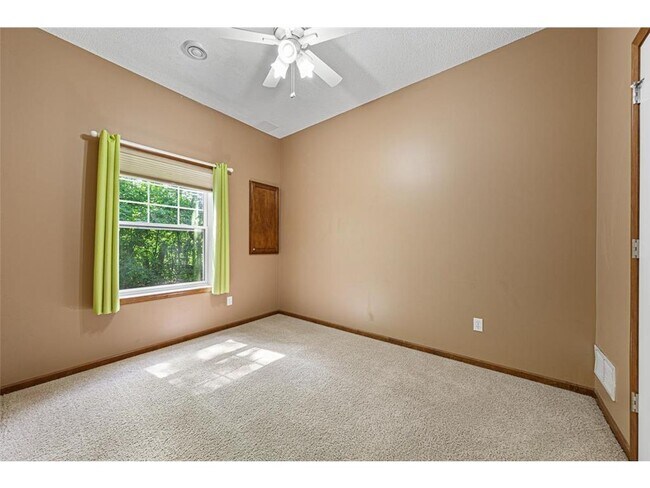 Building Photo - 5037 Dunkirk Pl N