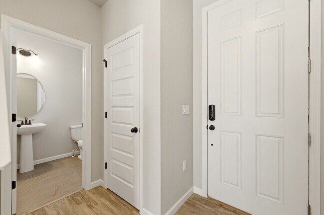 Building Photo - Beautiful Corner Lot, 3 Bedroom, 2.5 Bath with privacy fences and huge backyard!