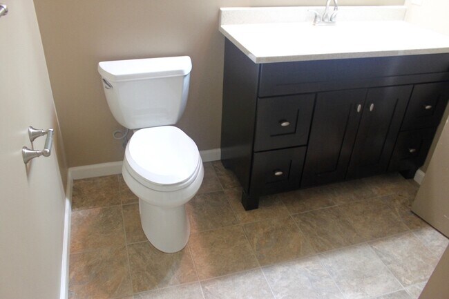 Building Photo - 2BR 2 Full Bath Condo with Modern Upgrades – Near Downtown Harrisonburg!