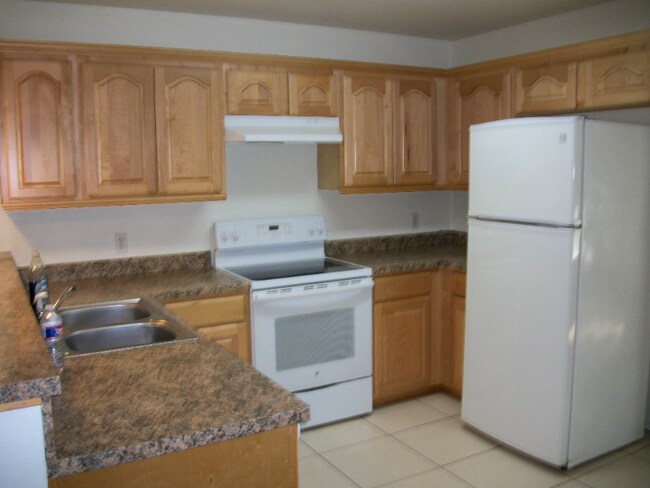 Building Photo - 715 N Pecan St