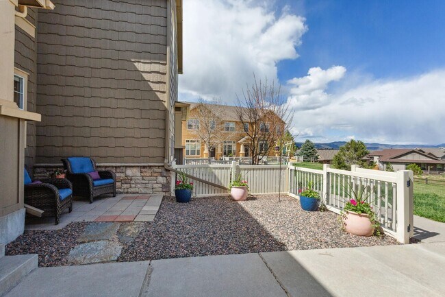 Building Photo - 3 Bedroom, 3 Bth Townhome with 2 Car Garage