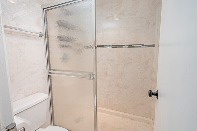 Building Photo - Fully Furnished 2-Bedroom, 2-Bath Beachfront Condo