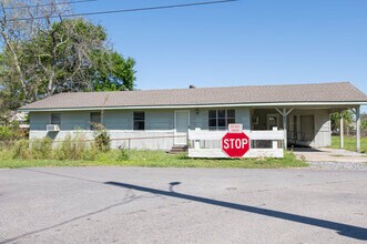 Building Photo - 407 Nugier Ave