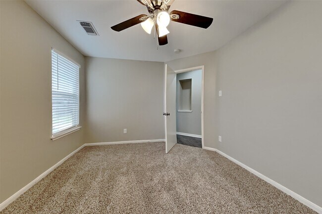 Building Photo - 11802 Rolling Stream Dr