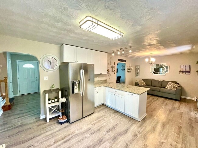 Building Photo - 4-Bedroom Home with Bonus Flex Room