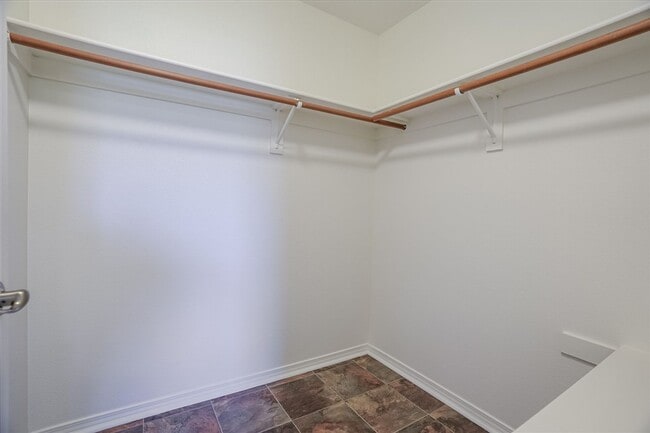 Building Photo - Home With 2 En-Suite Bedrooms in Prescott Valley