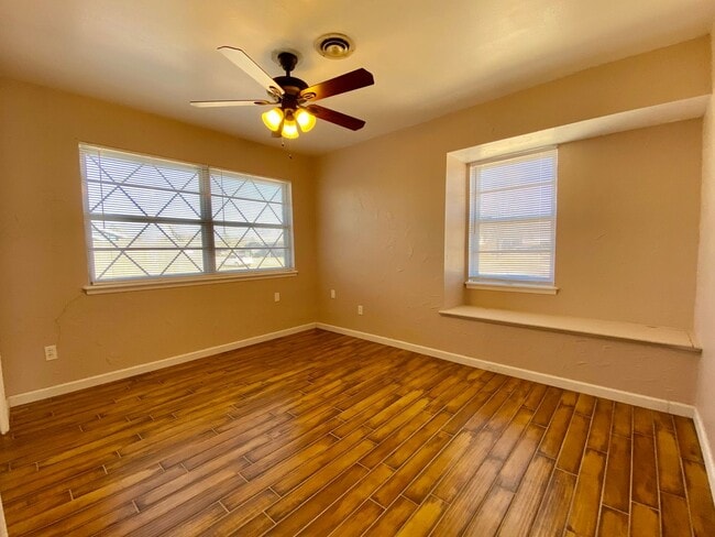 Building Photo - 1411 Hampton Rd