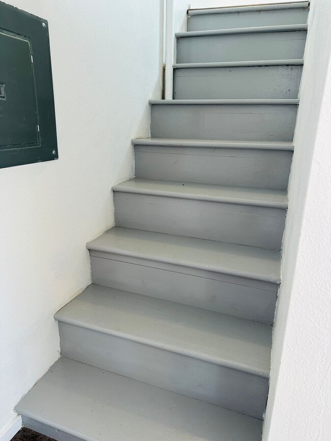 Building Photo - 415 16th St W