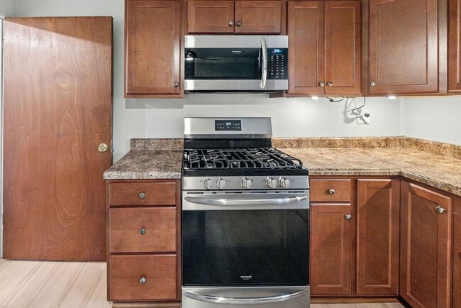 Building Photo - 113 E Apple St