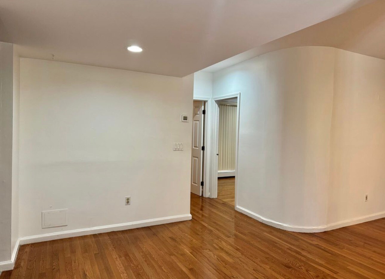 Building Photo - 390 Riverway