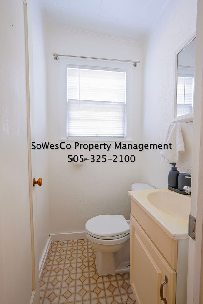 Building Photo - Charming Fully Furnished 2 Bedroom Home with Spacious Yard