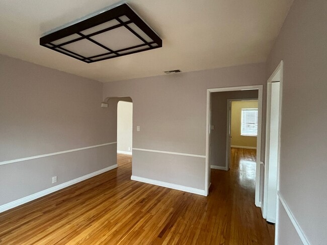 Building Photo - 3 Bedrood/ 2 Bath Home in Alhambra