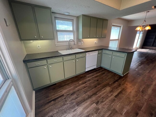 Building Photo - 7016 York Ave