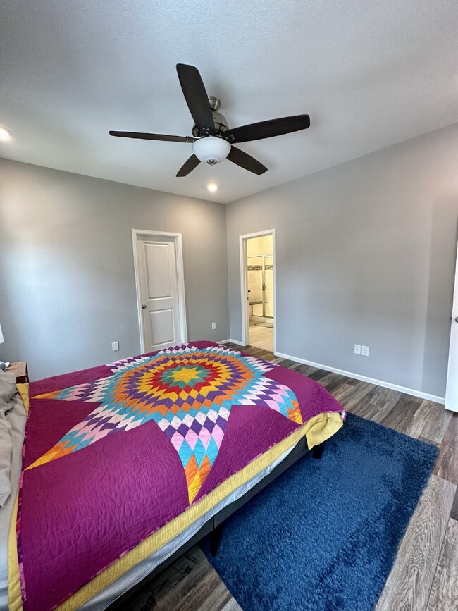 Building Photo - Don't Miss Out on this 3Bed+Study/3 Bath Home in Newer Painted Prairie