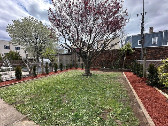 Building Photo - 203 Duncan Ave