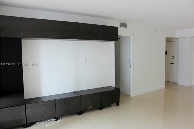 Building Photo - 2333 Brickell Ave