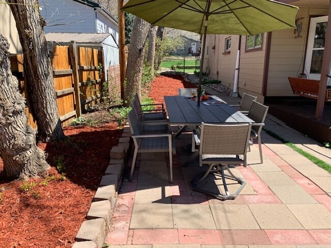 Building Photo - Charming 4-bedroom in Golden