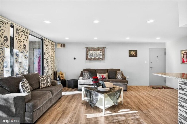 Building Photo - 4420 Briarwood Ct N