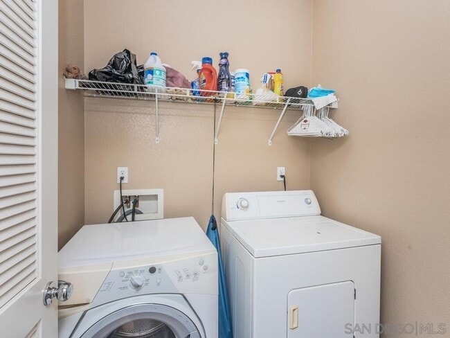 Building Photo - 425 S Meadowbrook Dr