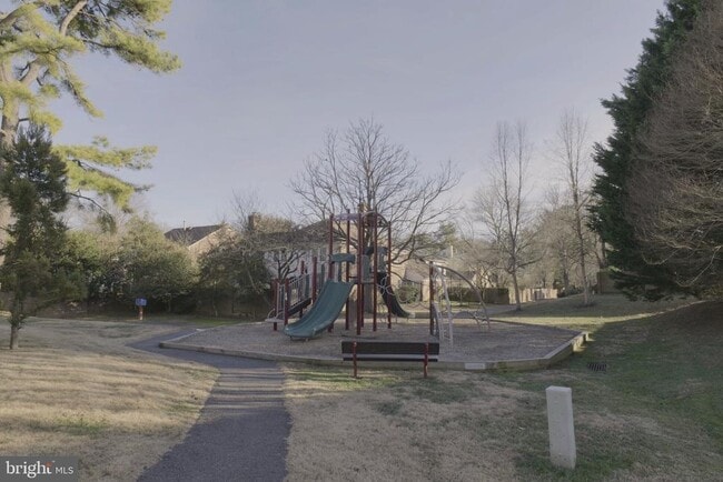 Building Photo - 10277 Gainsborough Rd