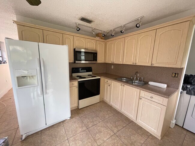 Kitchen - 3502 SW 24th St
