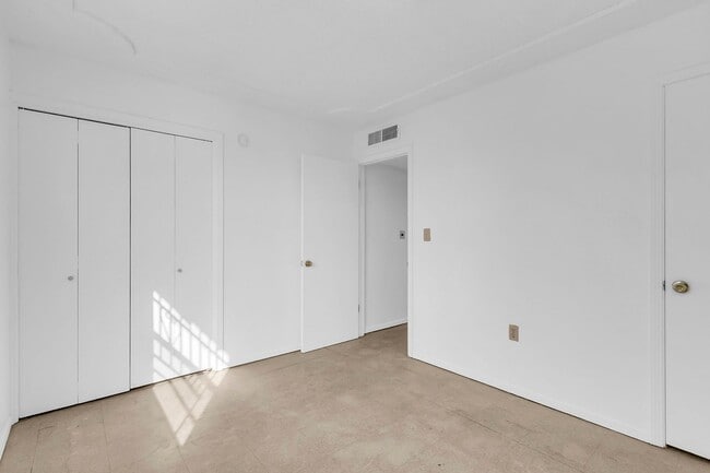 Building Photo - Charming townhouse for rent