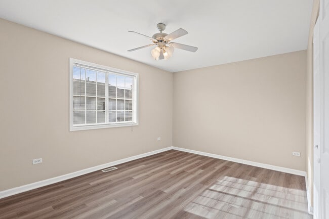 Building Photo - 3490 Willowview Ct