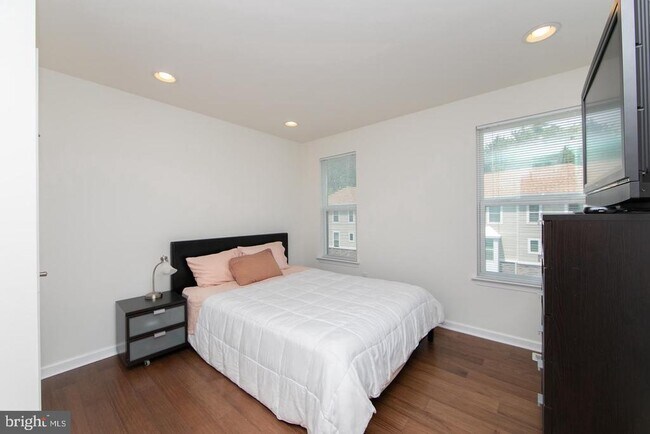 Building Photo - 28 Regency Ct