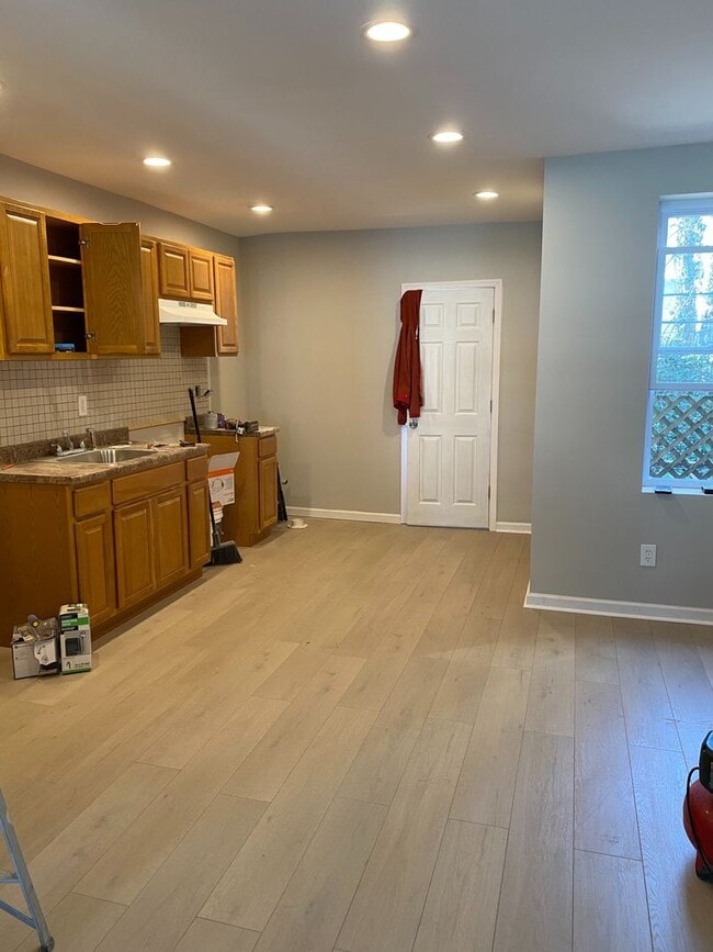 Primary Photo - Large 3 bedroom in Germantown