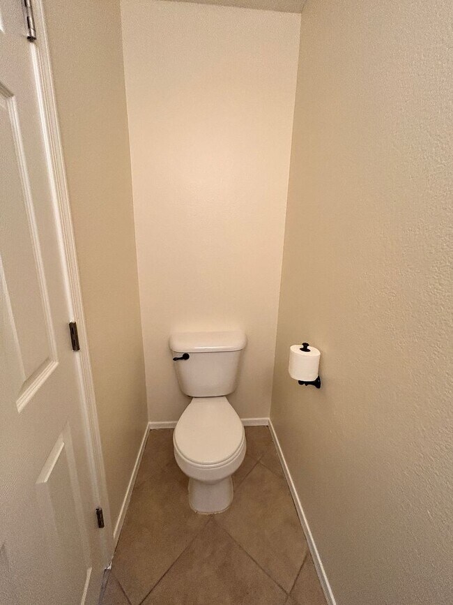 Building Photo - 3 Bed / 2.5 bath Gilbert Home with New Pai...