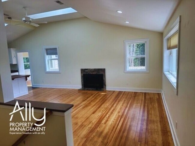 Building Photo - 2152 Woodburn Rd