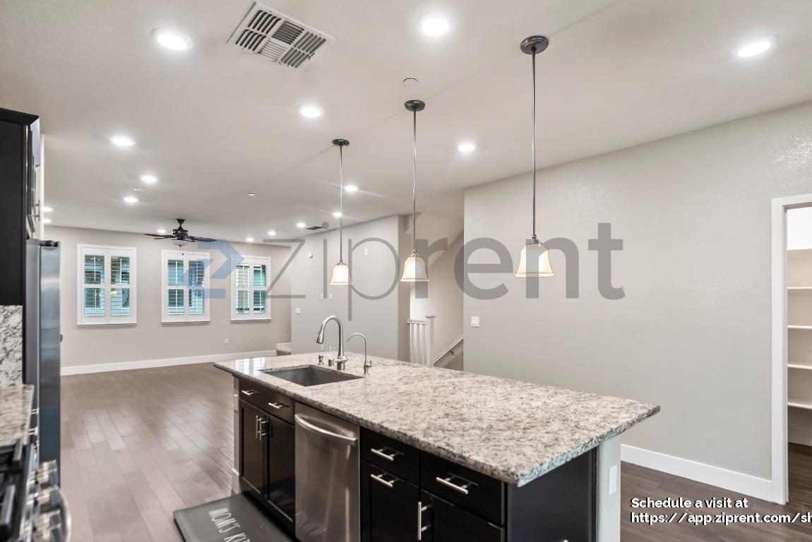 Building Photo - 4062 Kinsale St