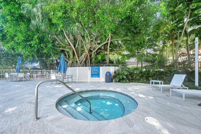 Building Photo - 1627 Brickell Ave