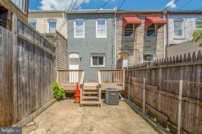 Building Photo - 1306 S Carey St